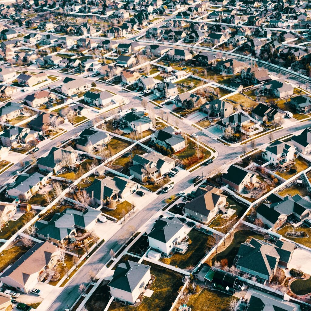 Kryefaqja kush eshte district estates